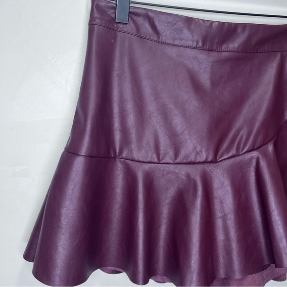 Do + Be Burgundy Faux Leather Skorts Size Medium - Picture 4 of 9